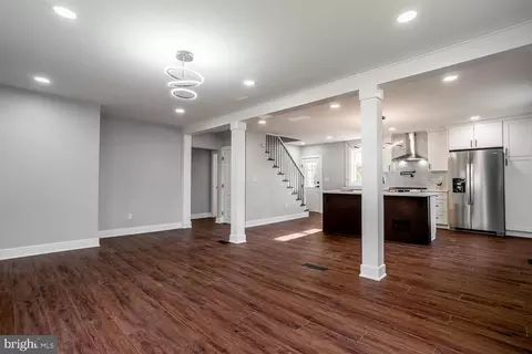 Entry Way - 51 S Pine Ave, Maple Shade, NJ 08052 photo 1 of 4
