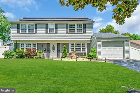 19 Hinsdale Ln, Willingboro, NJ 08046