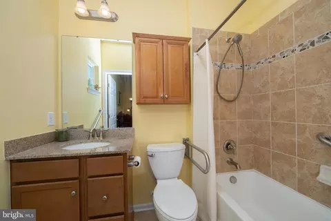 Bath - 25 Applegate Dr, Florence, NJ 08518 photo 2 of 2