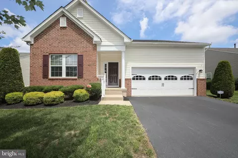 25 Applegate Dr, Florence, NJ 08518
