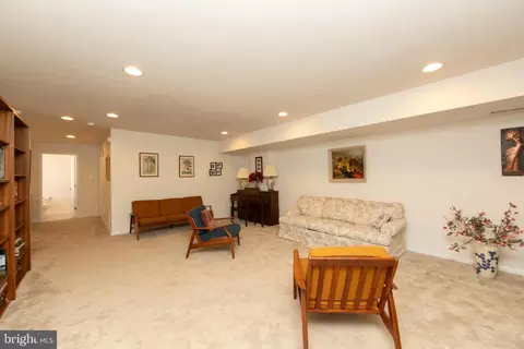 Living - 25 Applegate Dr, Florence, NJ 08518 photo 4 of 4