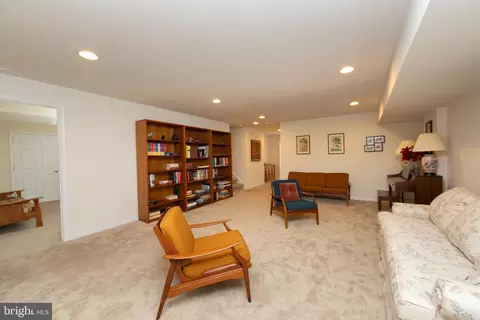 Living - 25 Applegate Dr, Florence, NJ 08518 photo 3 of 4