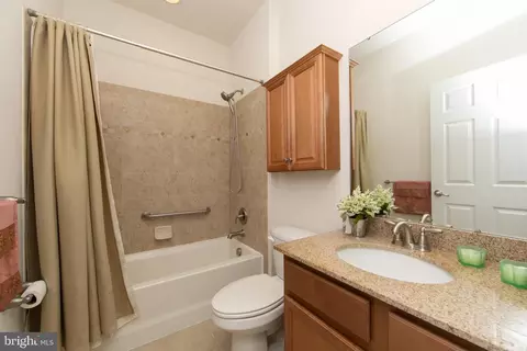 Bath - 25 Applegate Dr, Florence, NJ 08518 photo 1 of 2