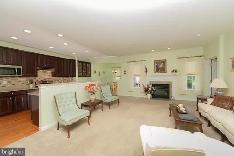 Living - 25 Applegate Dr, Florence, NJ 08518 photo 1 of 4