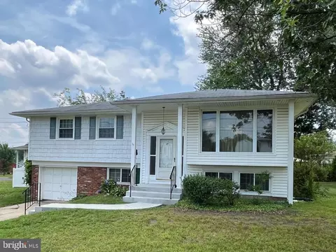 25 Holyoke Dr, Delran, NJ 08075