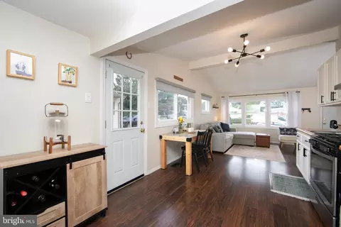 Entry Way - 307 Ruth Ave, Maple Shade, NJ 08052 photo 4 of 4