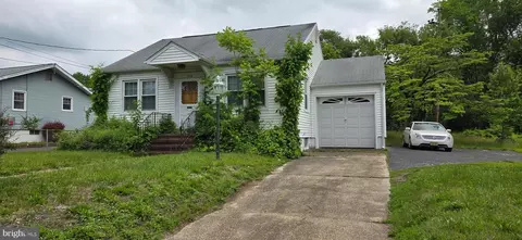 212 New Albany Rd, Moorestown, NJ 08057