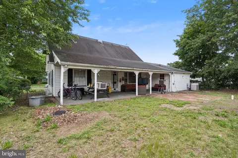 15 Barker Ln, Willingboro, NJ 08046