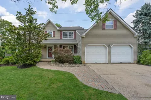 168 Knotty Oak Dr, Mount Laurel, NJ 08054
