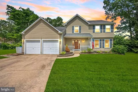 610 Woodthrush Ct, Mount Laurel, NJ 08054