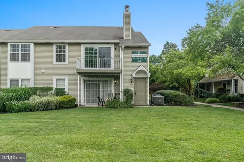 330 B Delancey Pl, Mount Laurel, NJ 08054