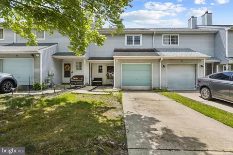 7 Regency Dr, Mount Holly, NJ 08060