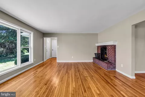 Living - 211 Georgetown Wrightstown Rd, Wrightstown, NJ 08562 photo 3 of 6