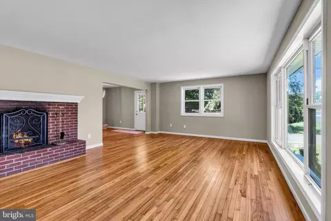 Living - 211 Georgetown Wrightstown Rd, Wrightstown, NJ 08562 photo 1 of 6