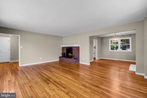 Living - 211 Georgetown Wrightstown Rd, Wrightstown, NJ 08562 photo 2 of 6