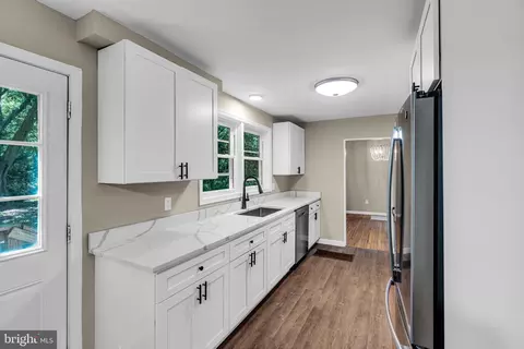 Entry Way - 211 Georgetown Wrightstown Rd, Wrightstown, NJ 08562 photo 7 of 14