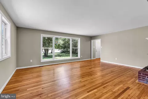 Living - 211 Georgetown Wrightstown Rd, Wrightstown, NJ 08562 photo 5 of 6