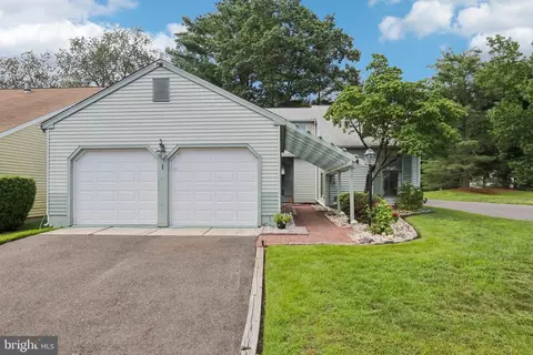 1 Foxborough Ct, Medford, NJ 08055