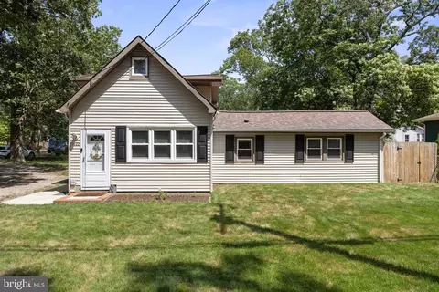 1402 E Lakeshore Dr, Browns Mills, NJ 08015