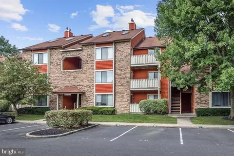2514 C Sussex Ct, Mount Laurel, NJ 08054