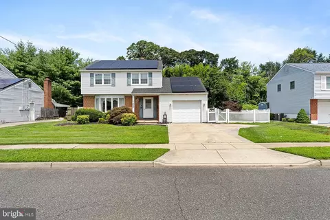 327 Lincoln Ave, Edgewater Park, NJ 08010