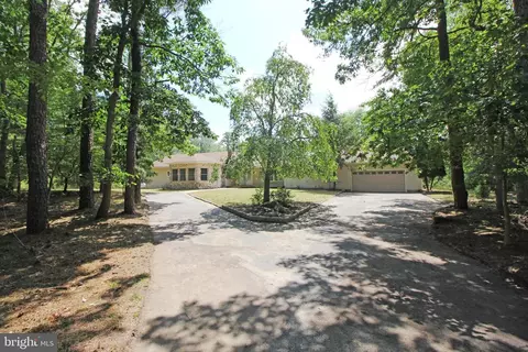 13 Peggys Ln, Southampton, NJ 08088