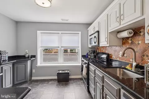 Kitchen - 2102 Elberta Ln, Marlton, NJ 08053 photo 3 of 4