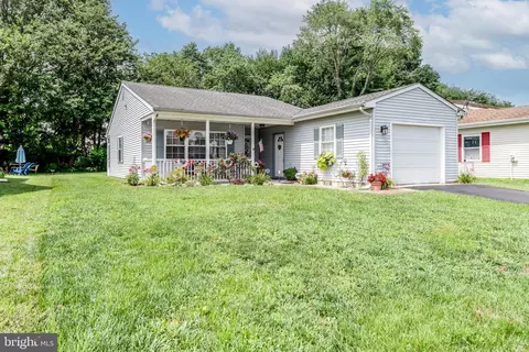 193 Huntington Dr, Southampton, NJ 08088