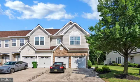 10 Tudor Ct, Marlton, NJ 08053