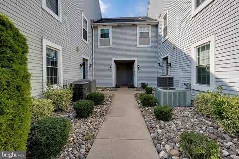 993 B Scotswood Ct, Mount Laurel, NJ 08054