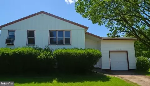 13 Kingsbridge Dr, Burlington, NJ 08016