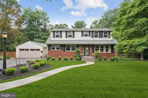 408 N Stanwick Rd, Moorestown, NJ 08057