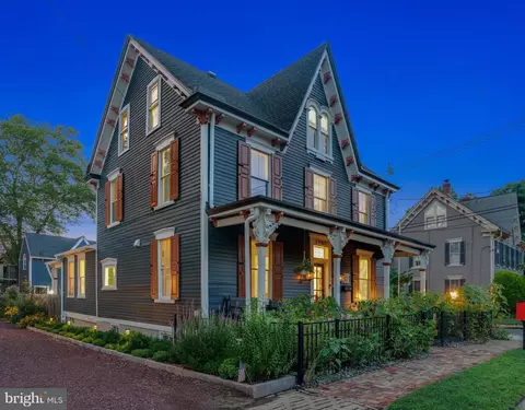 1 W 2nd St, Moorestown, NJ 08057