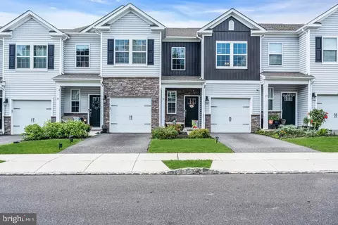 55 Peregrine Way, Burlington, NJ 08016