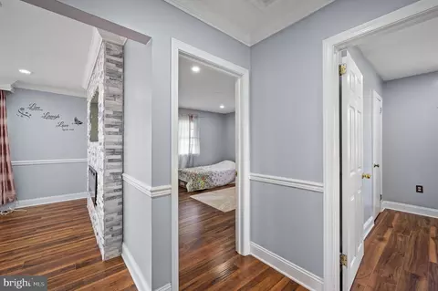 Entry Way - 108 E Franklin Ave, Beverly, NJ 08010 photo 4 of 5