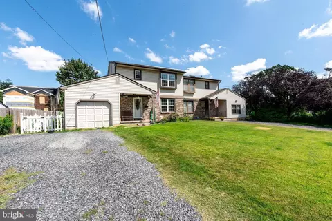 21 Railroad Ave, Beverly, NJ 08010