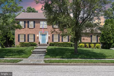 32 Daylily Dr, Mount Laurel, NJ 08054