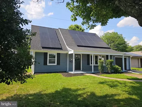 19 Messenger Ln, Willingboro, NJ 08046