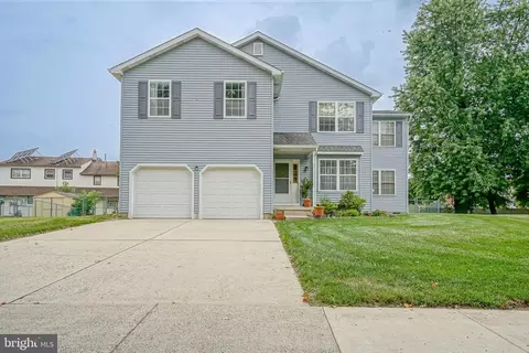 16 Lynn Dr, Burlington, NJ 08016