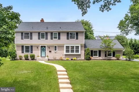 177 Ramblewood Rd, Moorestown, NJ 08057