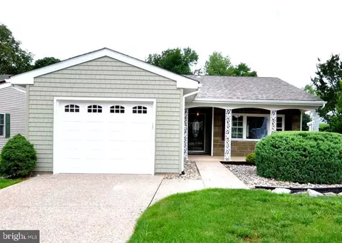 16 Thornbury Pl, Southampton, NJ 08088