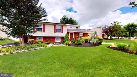 205 Woodbine Dr, Marlton, NJ 08053