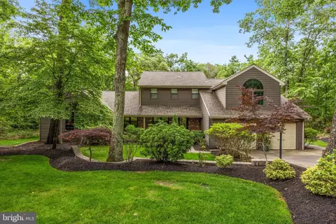 26 Country Club Ln, Marlton, NJ 08053