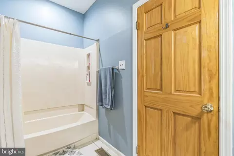 Entry Way - 12 Summit Ct, Marlton, NJ 08053 photo 4 of 5