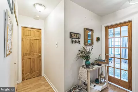 Entry Way - 12 Summit Ct, Marlton, NJ 08053 photo 1 of 5