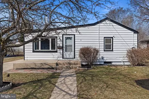 29 E 4th St, Burlington, NJ 08016