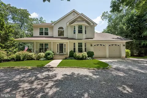8 Silver Lake Dr, Shamong, NJ 08088