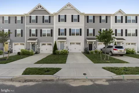 25 L Wendowski St, Beverly, NJ 08010