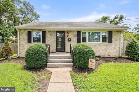 502 W 2nd St, Palmyra, NJ 08065