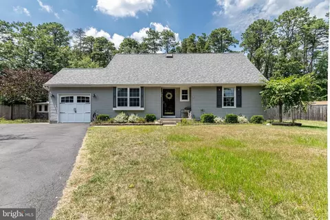 5 Prince Charles Ct, Marlton, NJ 08053